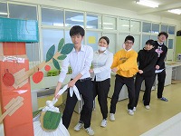 幼稚園で実演します